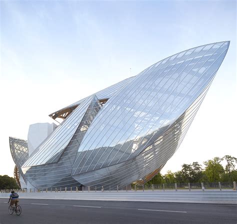 nearest metro to louis vuitton foundation|Louis Vuitton foundation website.